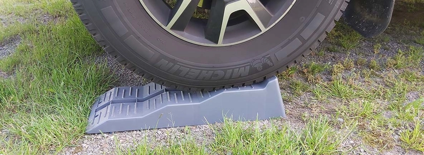Hoe kan ik mijn caravan waterpas zetten?