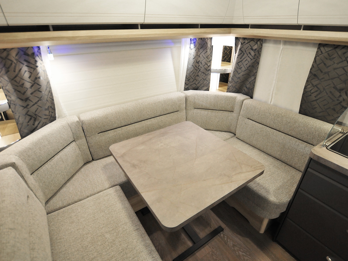 Hobby De Luxe 460 UFe 2025 caravan