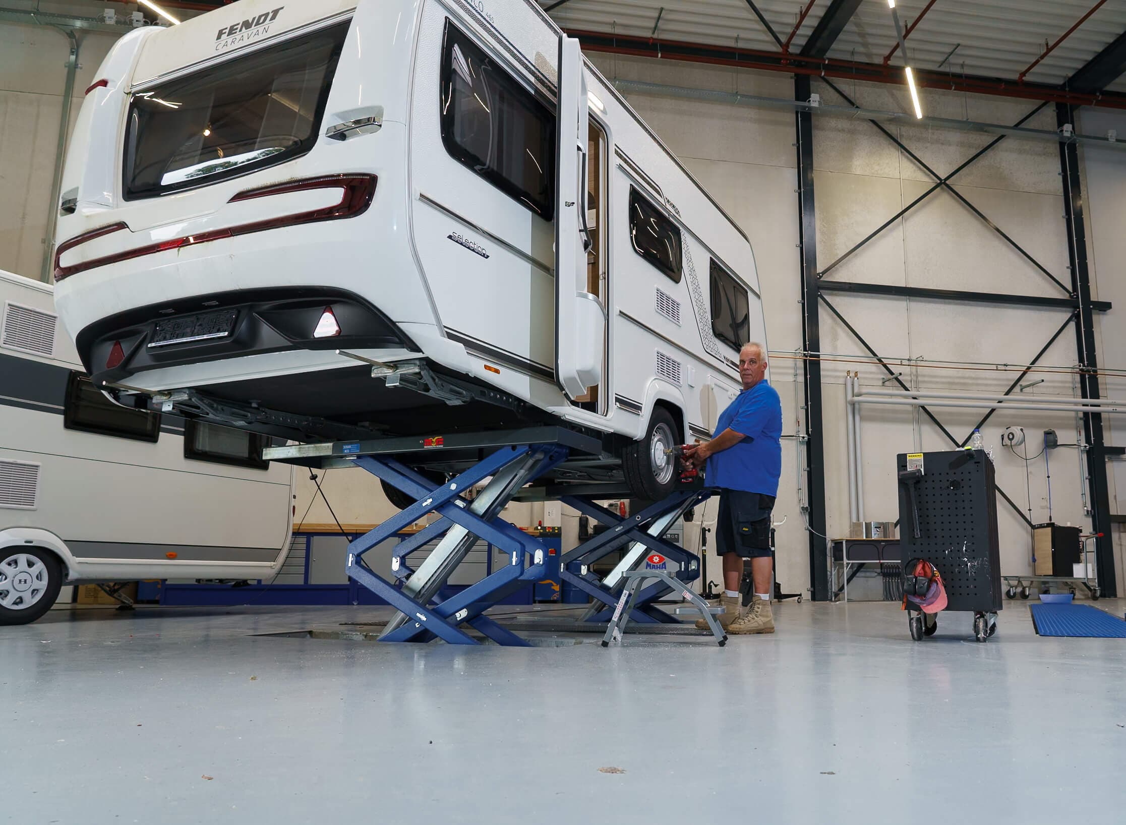 werkplaats met caravan