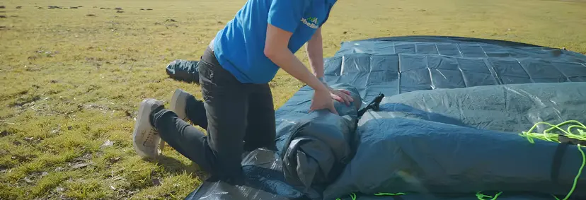 Opblaasbare tent opvouwen: hoe vouw je een opblaastent op?