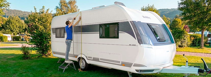 Rechte raillengte en aanbouwhoogte meten: welke voortent past op mijn caravan?