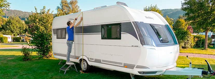 Rechte raillengte en aanbouwhoogte meten: welke voortent past op mijn caravan?