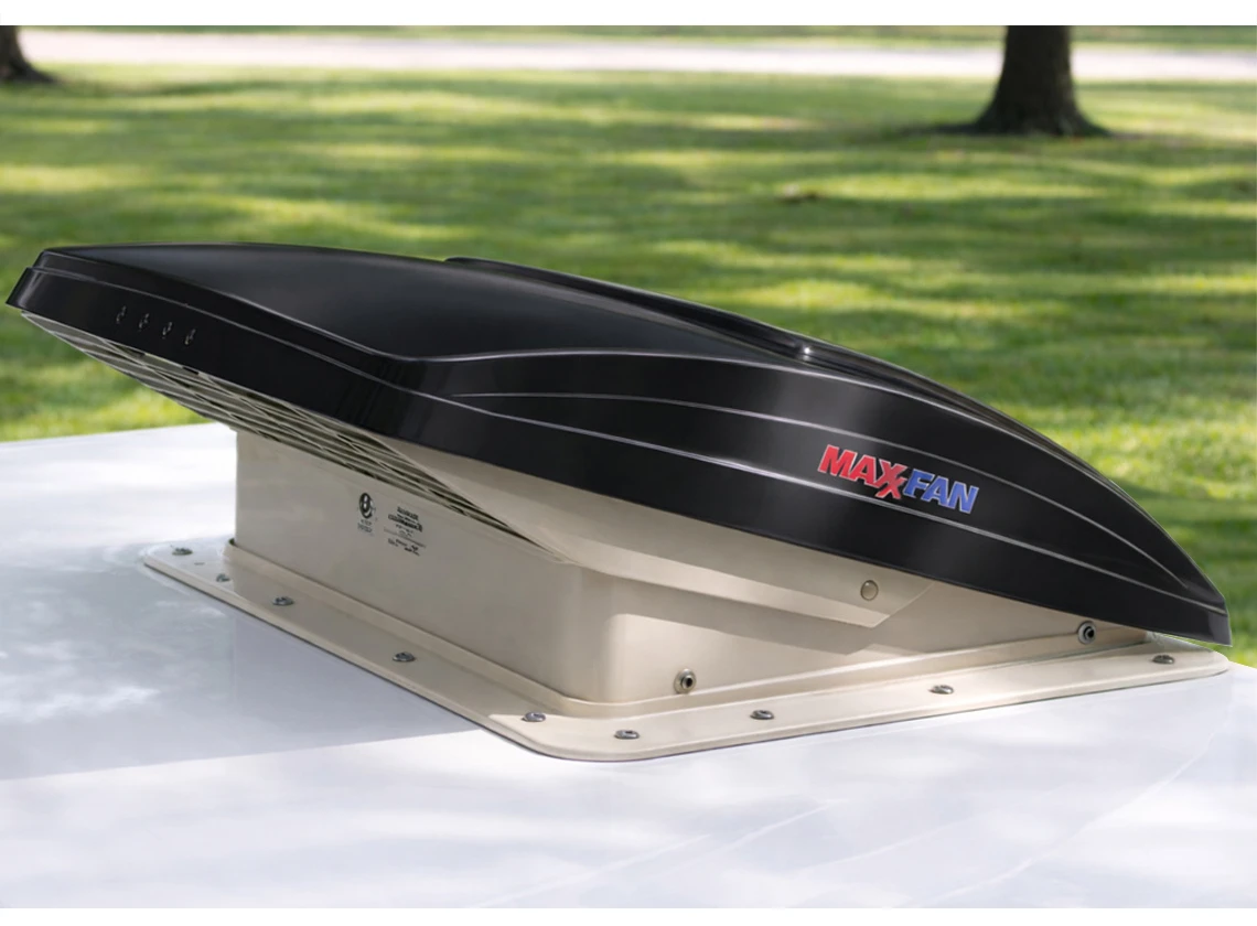 Maxxfan Deluxe 40 x 40 dakluik met ventilator - smoke