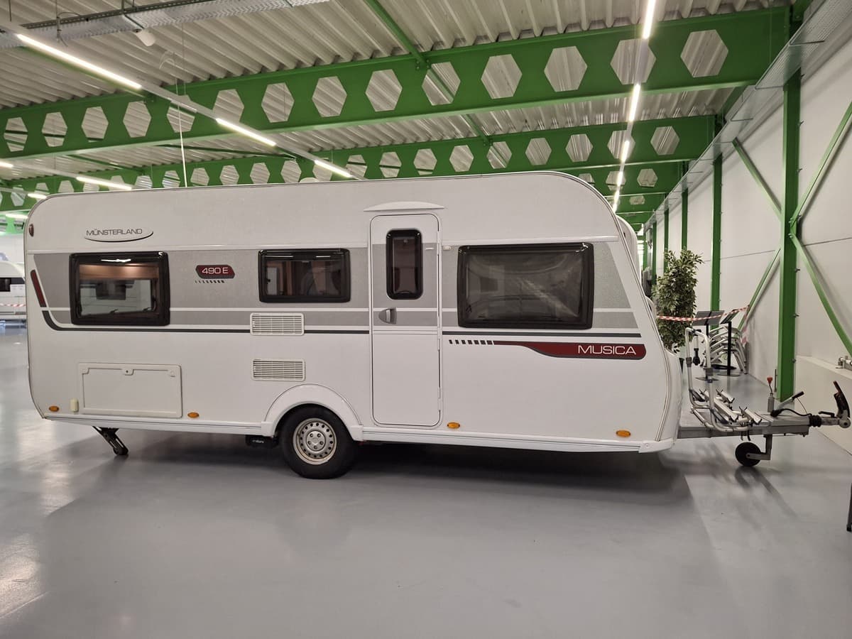 LMC Musica 490 E 2013 caravan