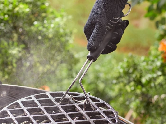 Weber grate lifter outlet