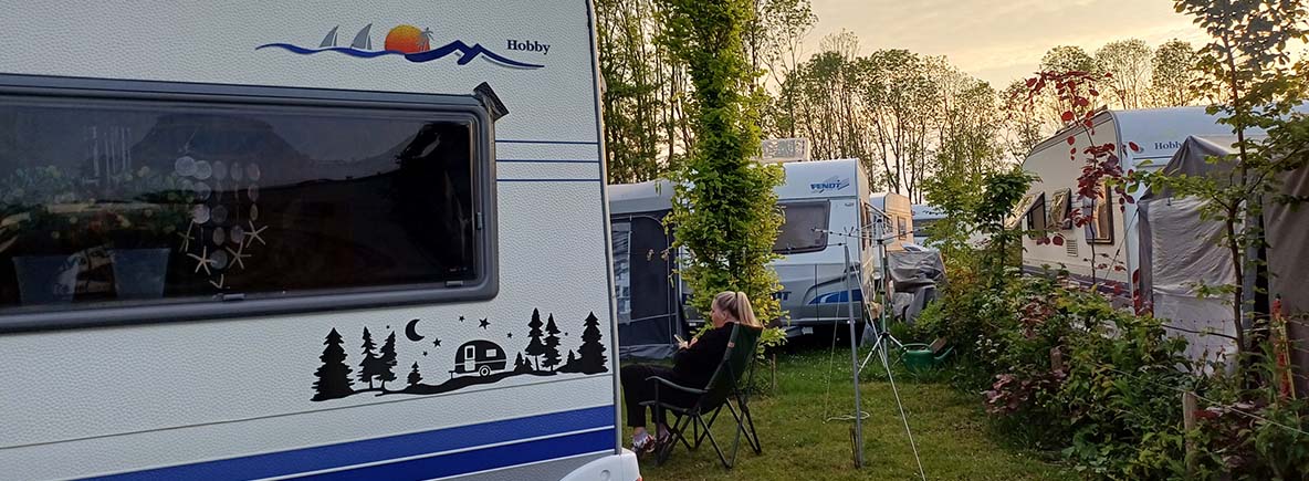 Een kijkje in de caravan van Claudia en Mareen