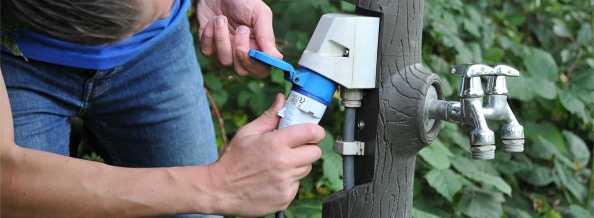 campingstekker in gebruik