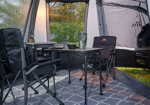 inrichting zitplek kleptent achter auto