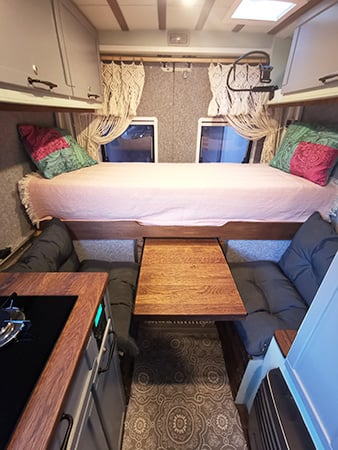 Een kijkje in de camper van Antje en Michel