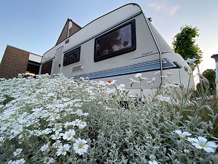 Een kijkje in de caravan van Bea en Ton