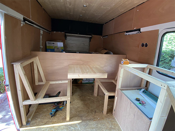 Een kijkje in de camper van Rianne en Odette