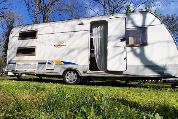 Een kijkje in de caravan van Steffi en Christian